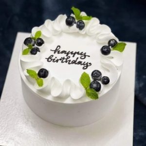 Bánh kem mini trang trí bằng trái cây tươi
