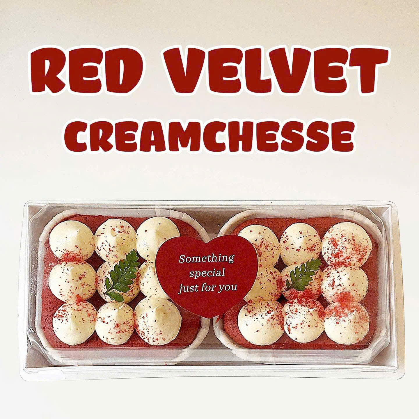 Bánh Red Velvet Cream Cheese tại SoieCake với cốt bánh đỏ mềm mịn và lớp kem phô mai béo nhẹ
